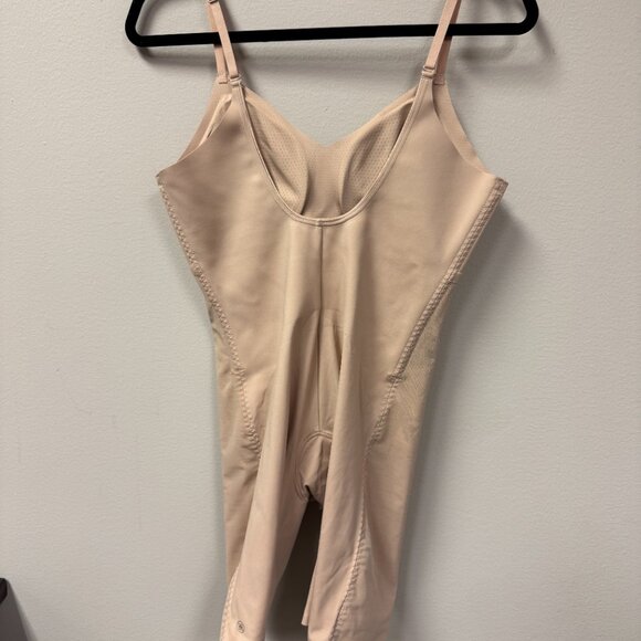 HoneyLove Low Back Bodysuits NEW size L in Sand and Runway Black 2 pack - Picture 10 of 16